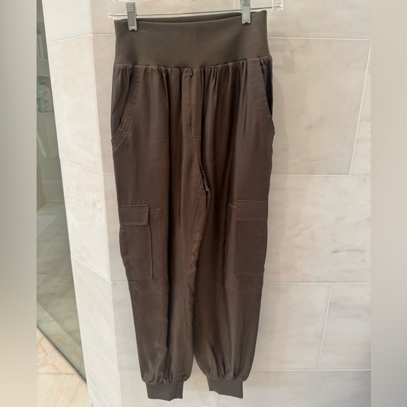 CINQ A SEPT Dark Green Jogger Cargo Pocket Elastic Waist Pant Silk Like size S - Picture 13 of 14